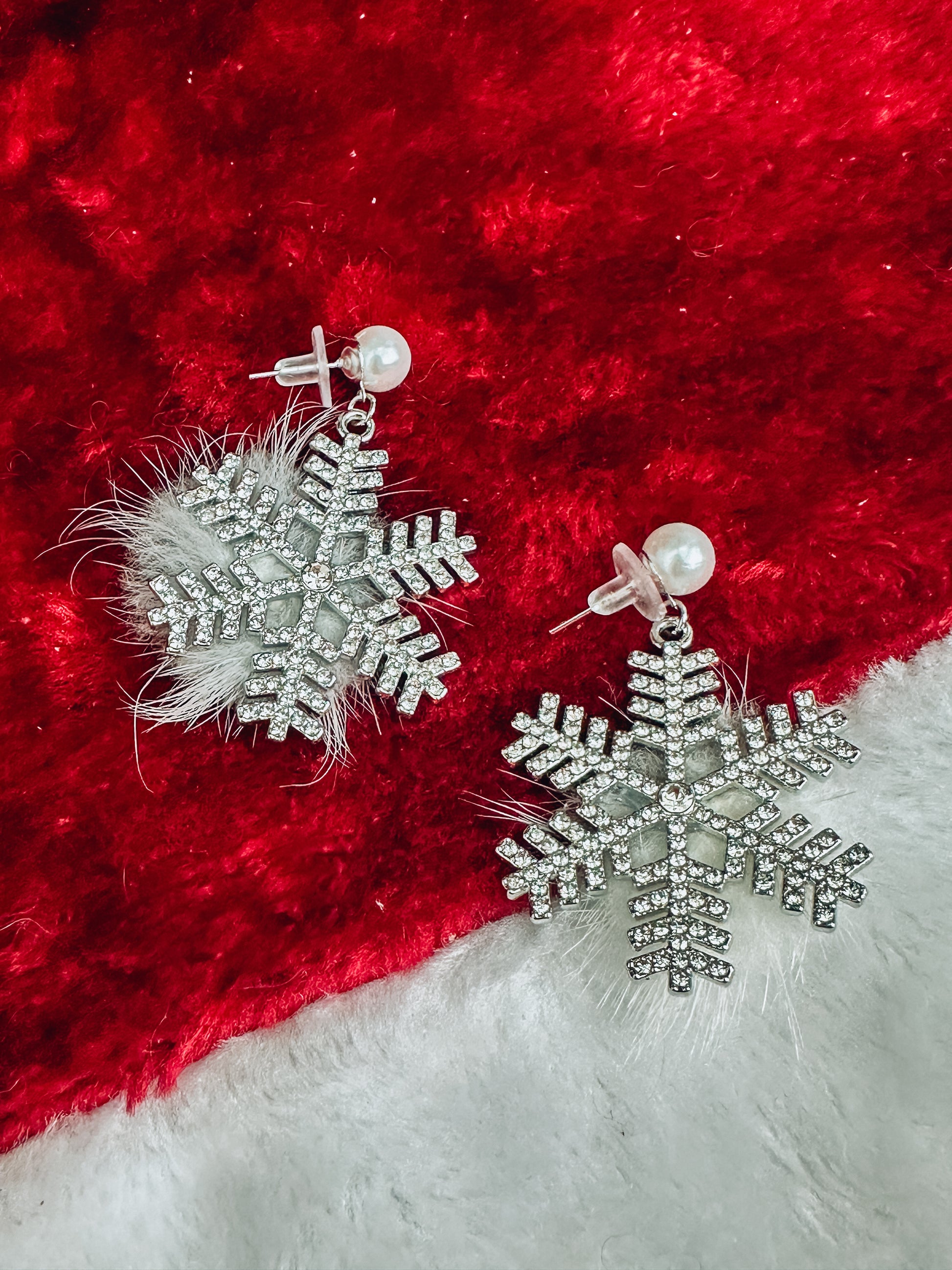 Snowy Snowflake Feather Earrings - Silver - Southern Divas Boutique